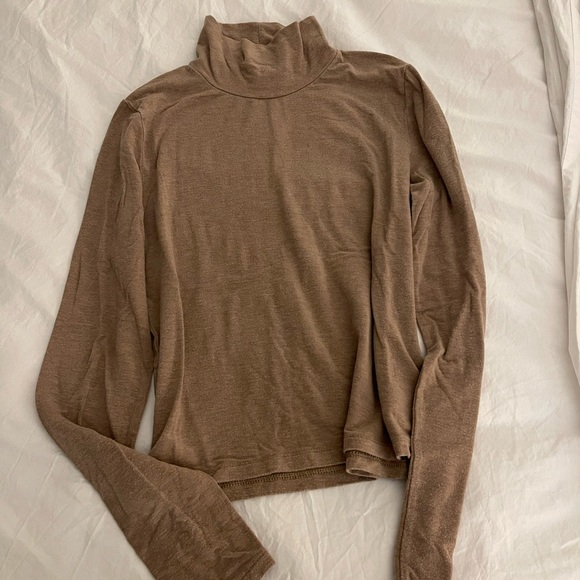 Aritzia Babaton Turtleneck - Picture 1 of 2